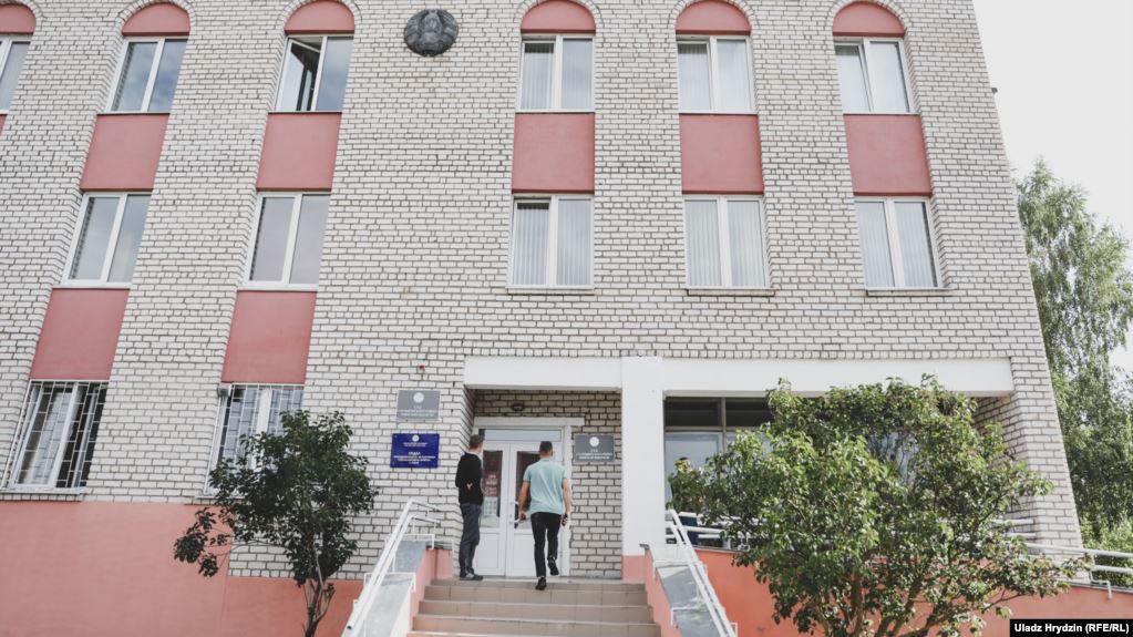 «Должно быть пожизненное заключение». Начался процесс о двойном убийстве в школе в Столбцах