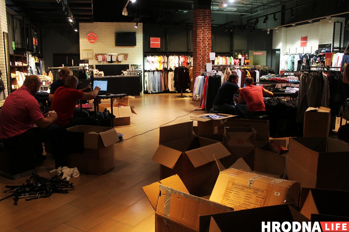 З OldCity высяляюць краму House. Самаўпраўства ці неабходнасць? З OldCity высяляюць краму House. Самаўпраўства ці неабходнасць?