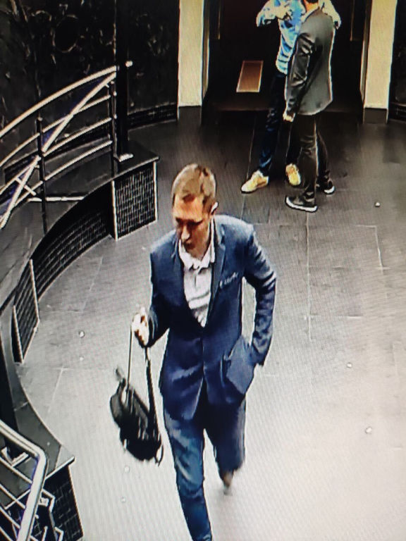 У Гродне шукаюць мужчыну, які выпіў чужы кактэйль і скраў чужы заплечнік У Гродне шукаюць мужчыну, які выпіў чужы кактэйль і скраў чужы заплечнік