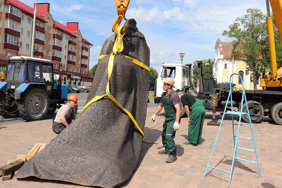 У Лідзе ўсталявалі помнік Гедыміну. Але скульптуру вы пакуль не ўбачыце У Лідзе ўсталявалі помнік Гедыміну. Але скульптуру вы пакуль не ўбачыце