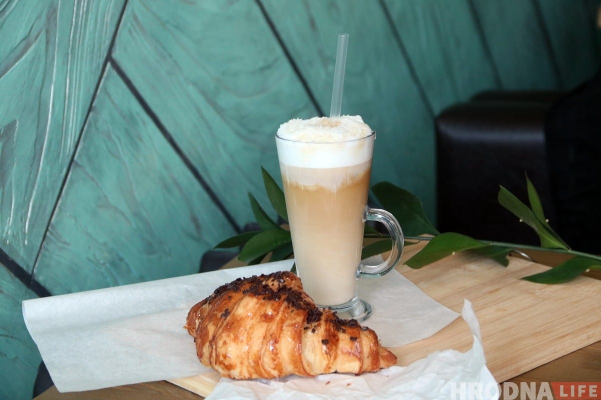 У цэнтры Гродна стала на адну кавярню больш: адкрылася "Кава Banga", дзе каву падаюць з салодкай ватай