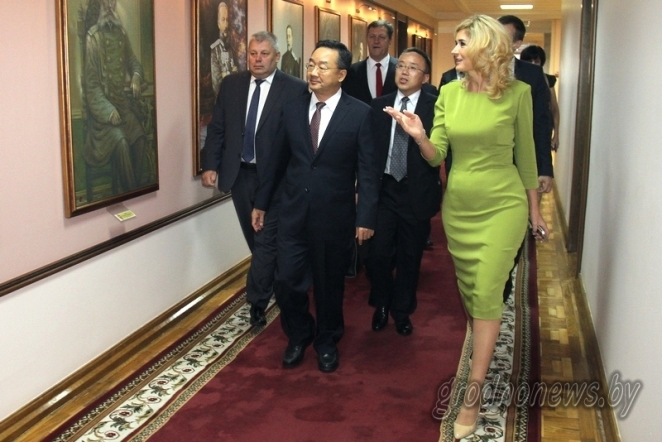 СМІ: у Гродне працуе адна з самых сэксуальных чыноўніц Беларусі