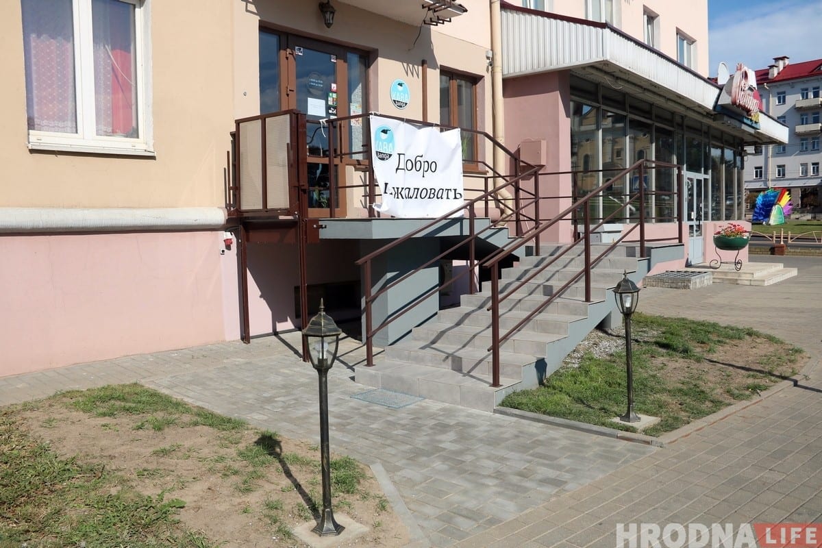 У цэнтры Гродна стала на адну кавярню больш: адкрылася "Кава Banga", дзе каву падаюць з салодкай ватай