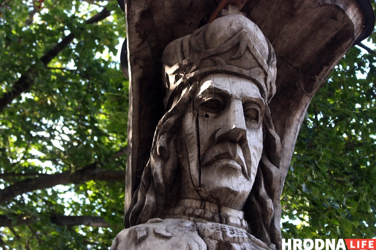 Што рабіць з Вітаўтам? У Гродне драўляная статуя вялікага князя можа хутка зваліцца
