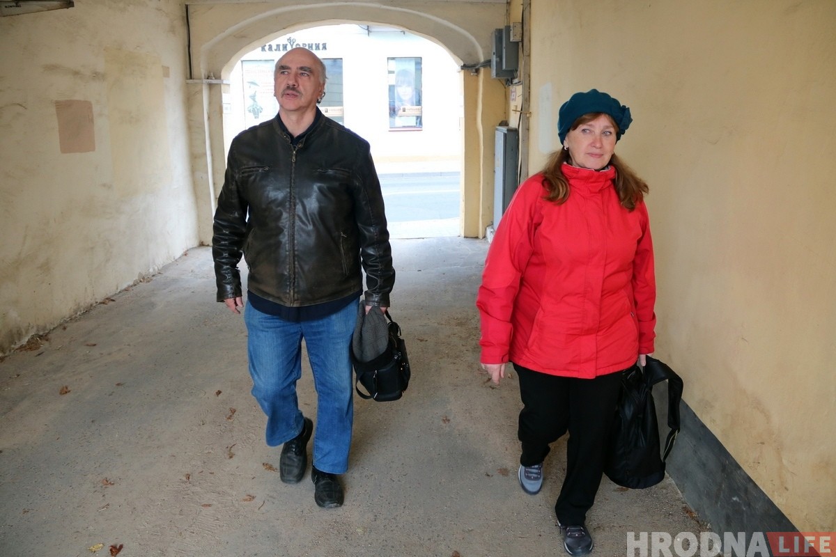 "У музеі ўбачыў такі ж здымак, як у мяне". Нашчадак гродзенцаў з Самары прыехаў шукаць свае карані