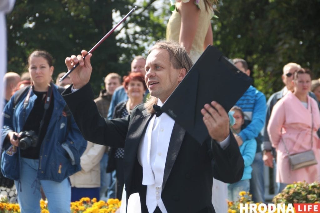 Тату на банане і свіння пад гарвыканкамам - чым здзіўляў Дзень горада ў Гродне. Фотарэпартаж