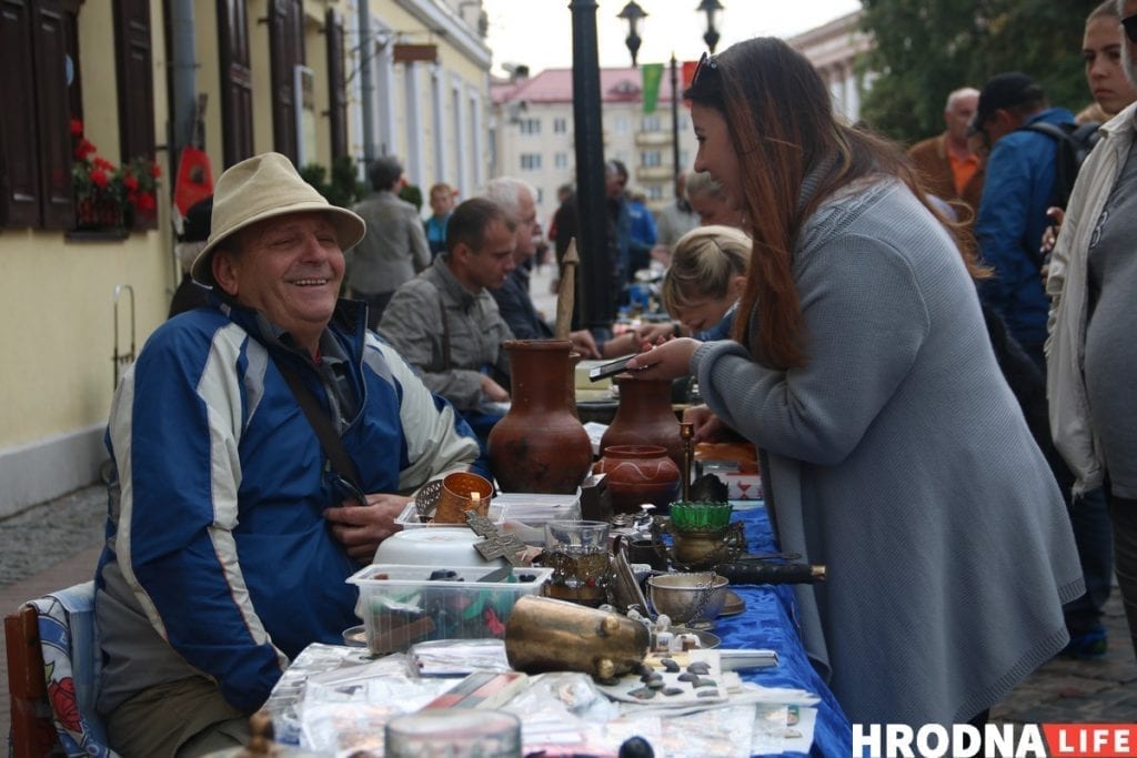 Тату на банане і свіння пад гарвыканкамам - чым здзіўляў Дзень горада ў Гродне. Фотарэпартаж