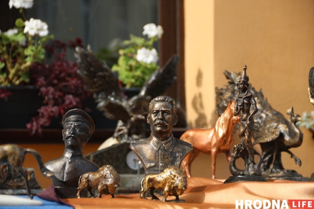 Тату на банане і свіння пад гарвыканкамам - чым здзіўляў Дзень горада ў Гродне. Фотарэпартаж