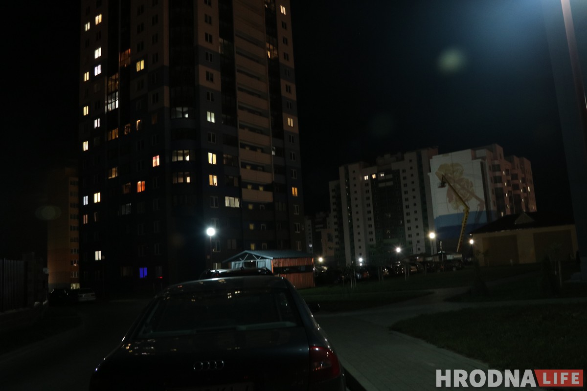 Сланечнік, валошка і мак: У Гродне «расцвітаюць» шматпавярховікі