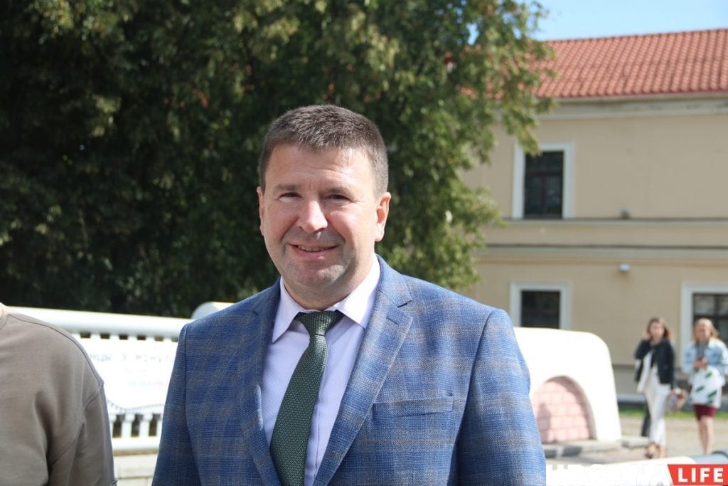 "Людзі - гэта таксама эпоха". У Гродне адкрылі выставу рэтра-здымкаў на мосце