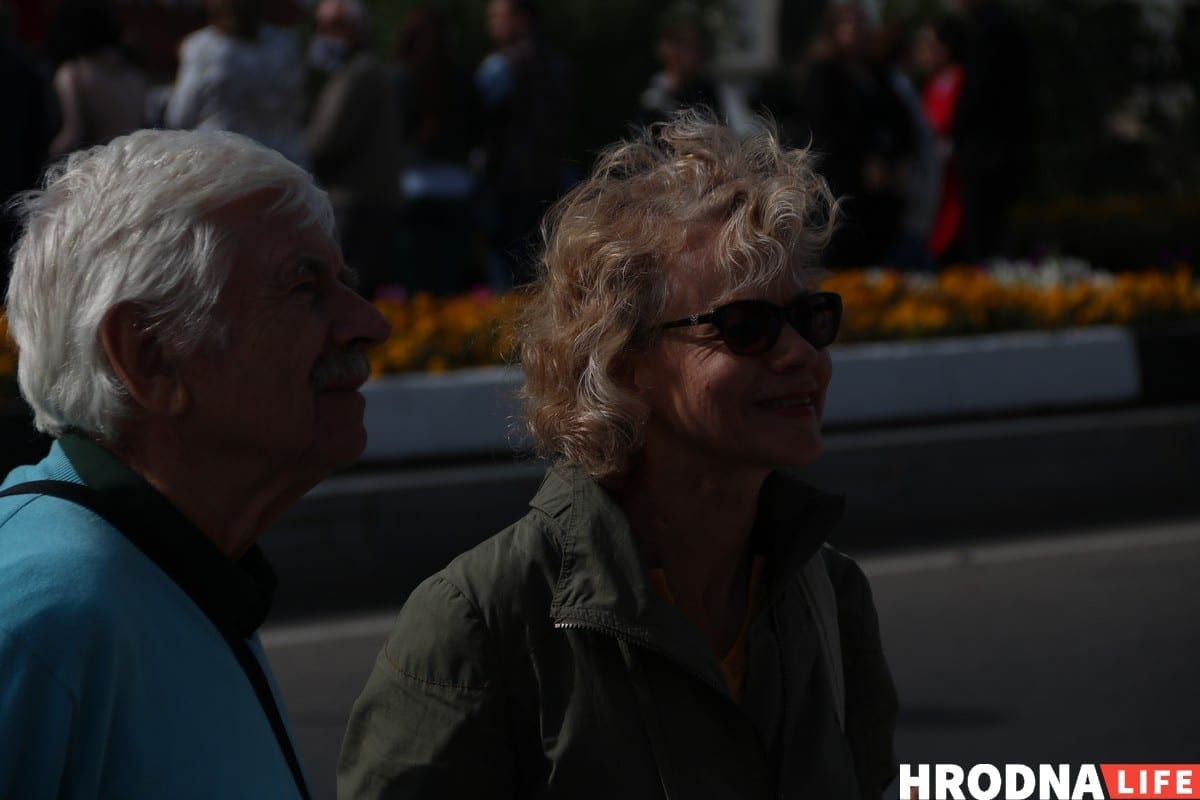 "Людзі - гэта таксама эпоха". У Гродне адкрылі выставу рэтра-здымкаў на мосце "Людзі - гэта таксама эпоха". У Гродне адкрылі выставу рэтра-здымкаў на мосце