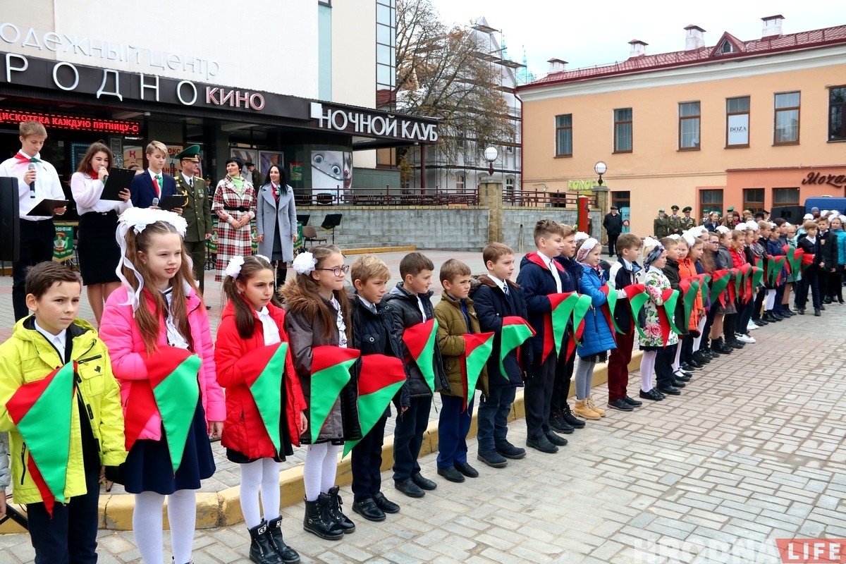 ВИДЕО: как юных гродненцев принимают в пионеры 