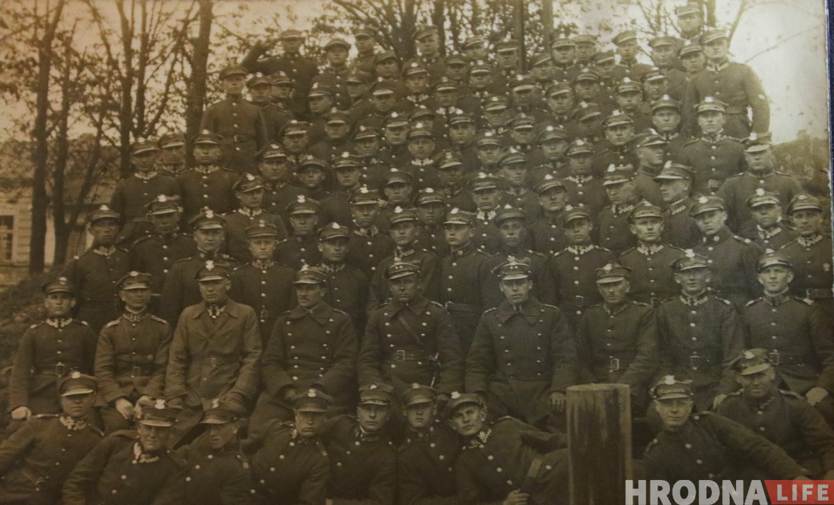 «За такія дакументы людзей вывозілі як ворагаў народа». Незвычайная знаходка гродзенца ў старым доме