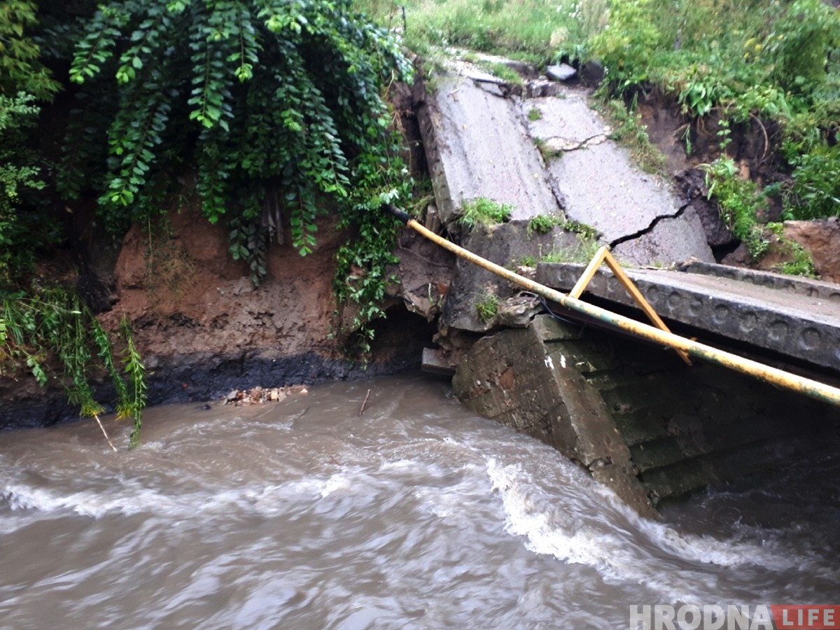 Чыноўнікі абяцалі пенсіянеру новы мост да дому. А потым перадумалі Чыноўнікі абяцалі пенсіянеру новы мост да дому. А потым перадумалі