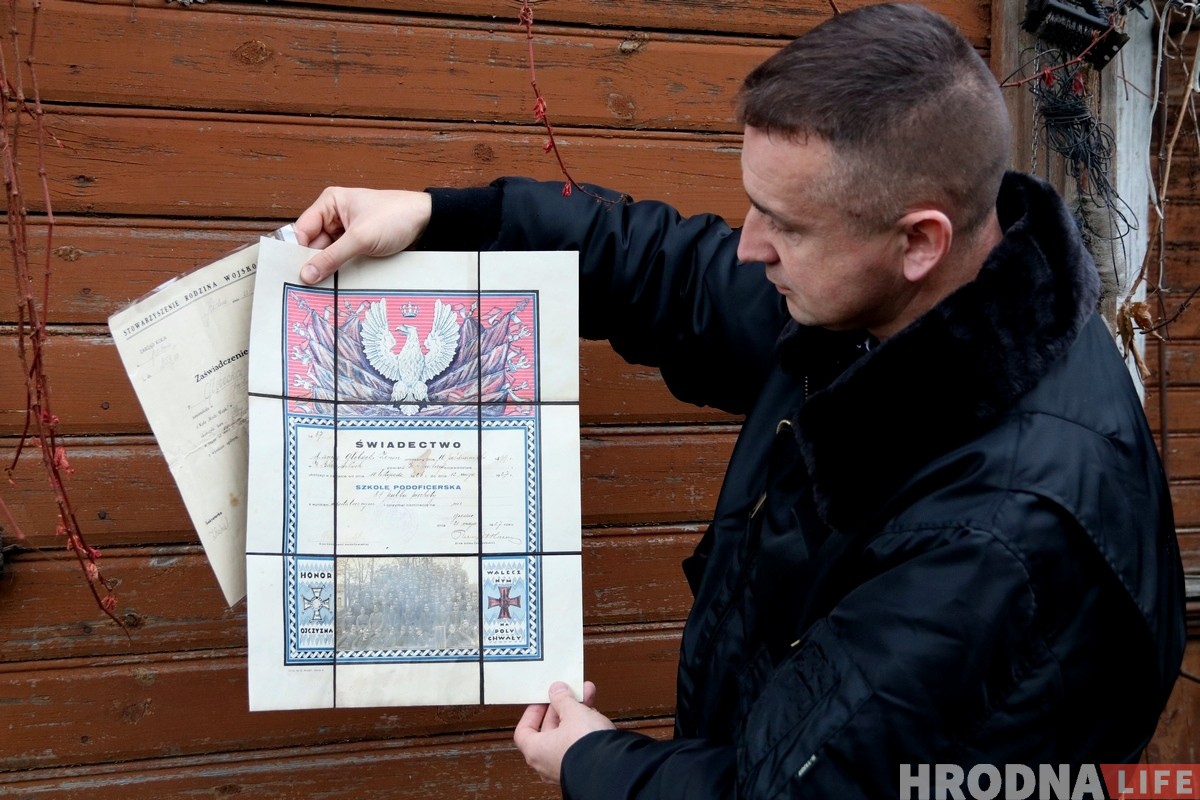«За такія дакументы людзей вывозілі як ворагаў народа». Незвычайная знаходка гродзенца ў старым доме
