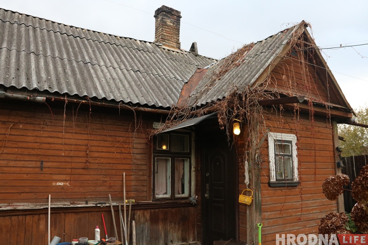 «За такія дакументы людзей вывозілі як ворагаў народа». Незвычайная знаходка гродзенца ў старым доме