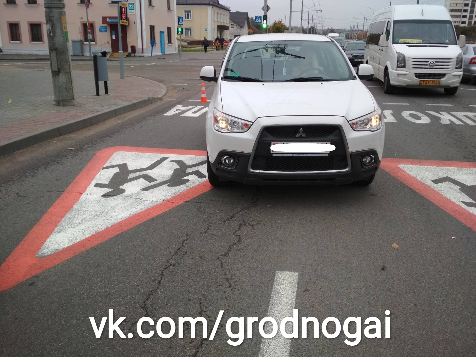 7-летняя девочка попала под машину на пешеходном переходе