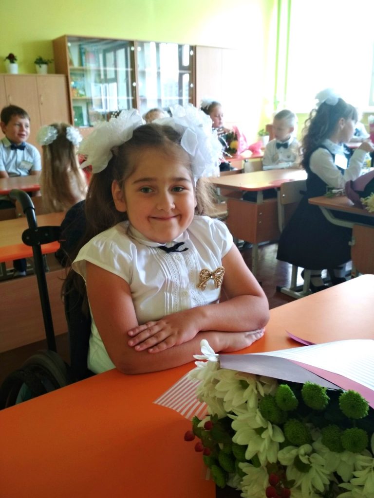 «Яна не скардзіцца. Проста сядзе часам побач і спытае: «Мама, ну калі я ўжо буду хадзіць? Я веру, што буду хадзіць! »