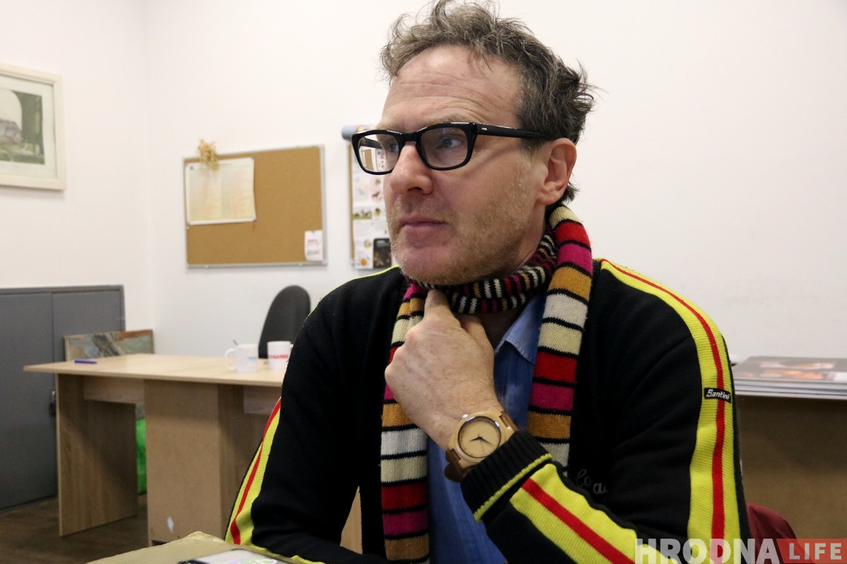 «Прыехаў паказаць фільм і затрымаўся». Амерыканскі рэжысёр нечакана знайшоў у Беларусі карані