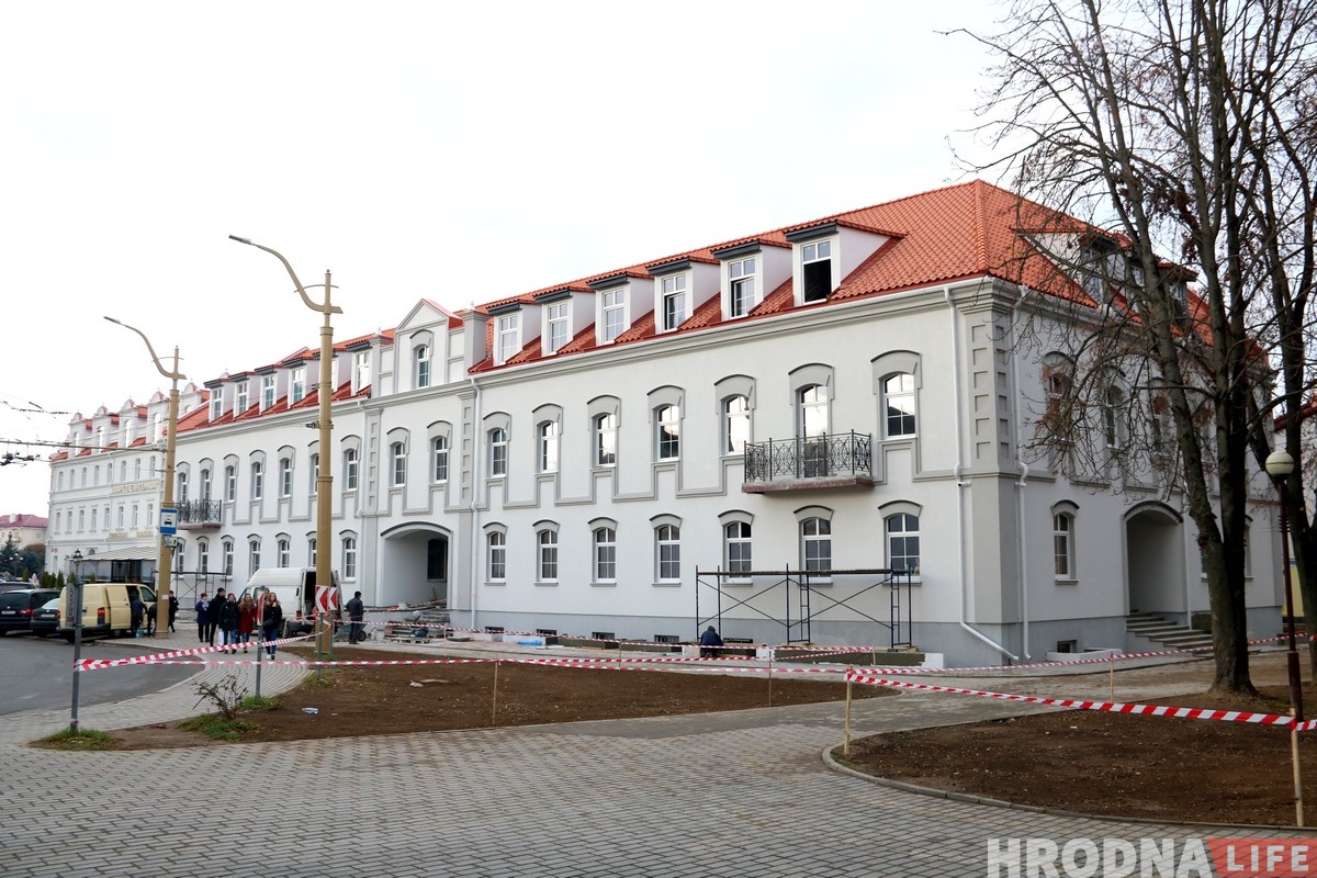 Усяго за паўгода: Сямашка амаль дабудаваў новы дом у цэнтры Гродна