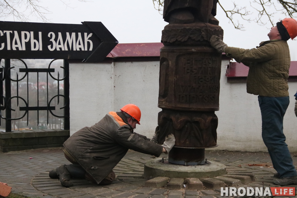 «Еще пять лет точно простоит». Деревянного Витовта вернули к гродненским замкам