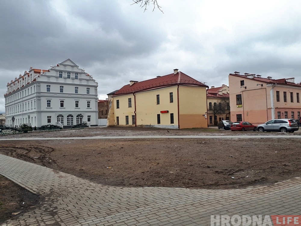 Усяго за паўгода: Сямашка амаль дабудаваў новы дом у цэнтры Гродна