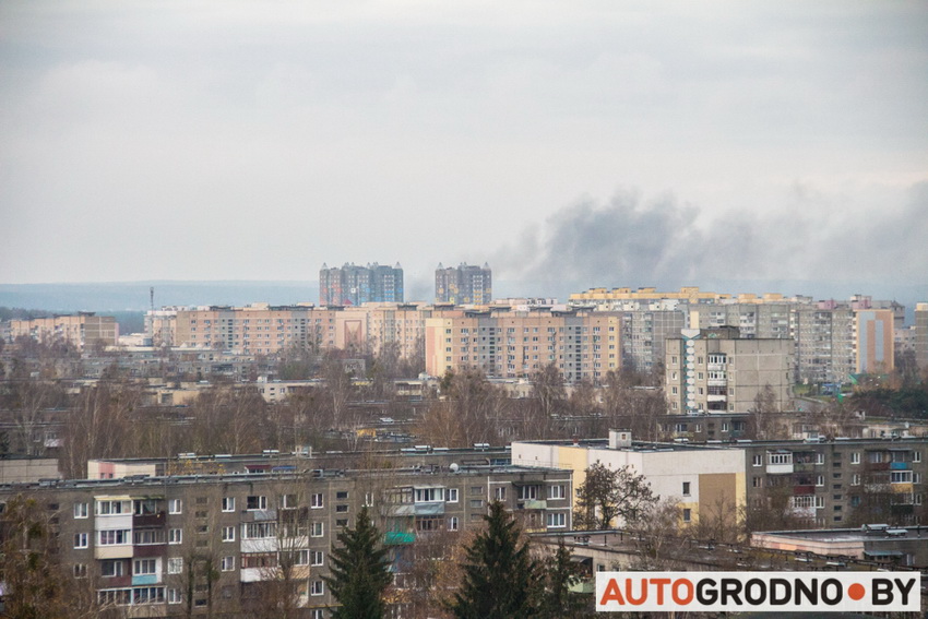 На тэрыторыі вайсковай часткі на Фолюшы здарыўся пажар. Выбухі былі чутныя здалёк