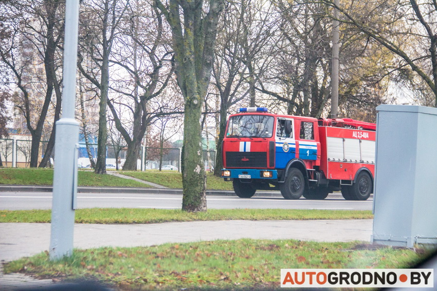 На тэрыторыі вайсковай часткі на Фолюшы здарыўся пажар. Выбухі былі чутныя здалёк
