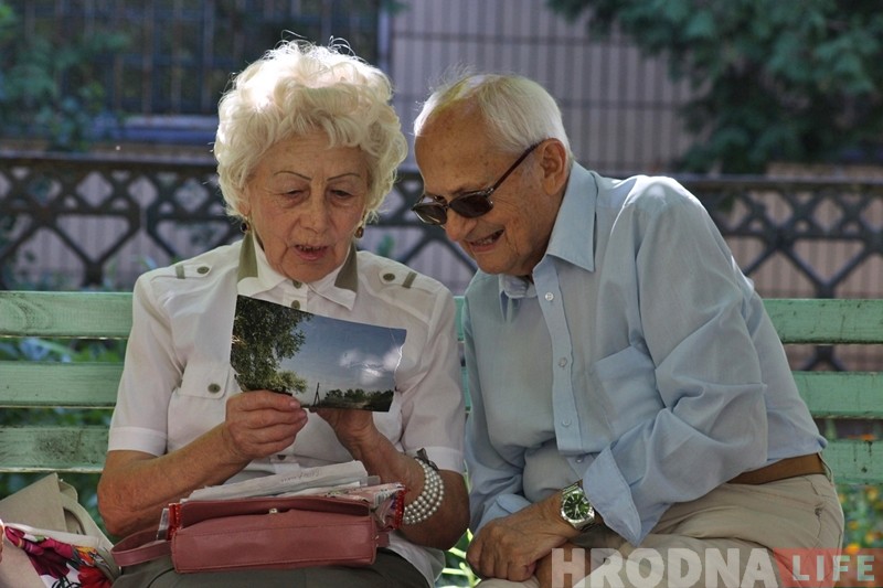 На вайсковых могілках хочуць высячы дрэвы: жыхароў Белуша клічуць на абмеркаванне