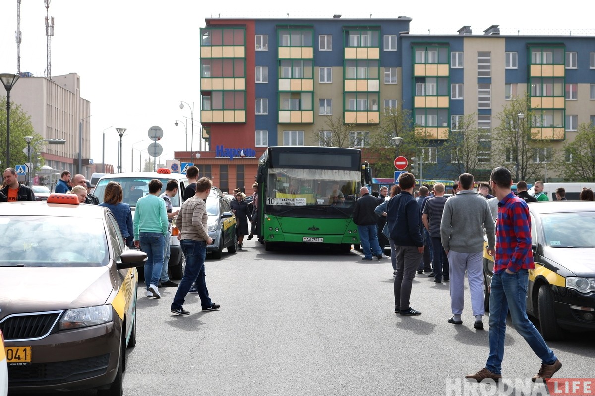 У Гродне прайшоў парад Дзядоў Марозаў. Але Снягурак аказалася больш