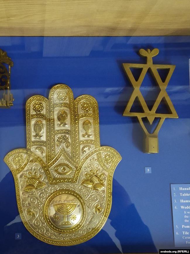 Рабін, цырульня і Статут ВКЛ. Што можна ўбачыць у яўрэйскай экспазіцыі музею ў Іўі. ФОТА