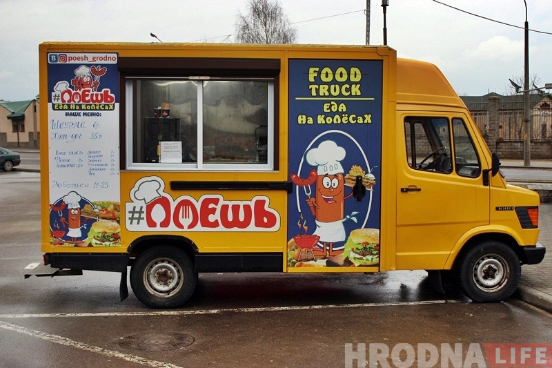 У Гродне прайшоў парад Дзядоў Марозаў. Але Снягурак аказалася больш