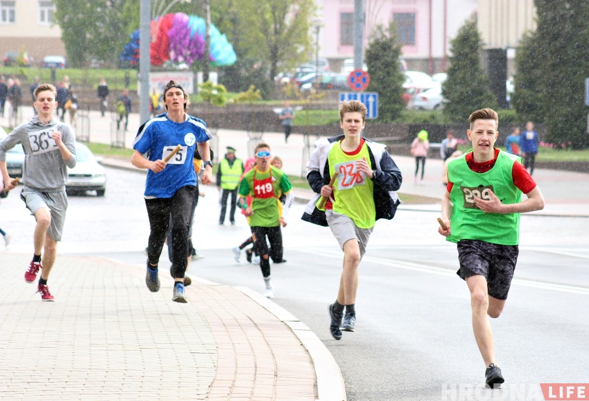 У Гродне прайшоў парад Дзядоў Марозаў. Але Снягурак аказалася больш