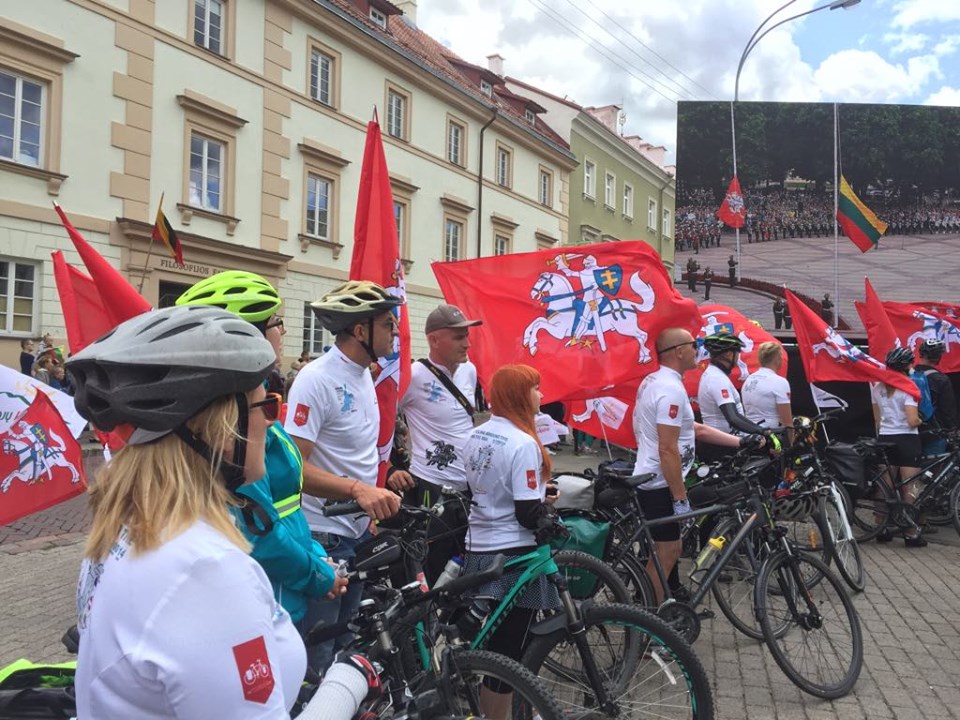 У Гродне прайшоў парад Дзядоў Марозаў. Але Снягурак аказалася больш
