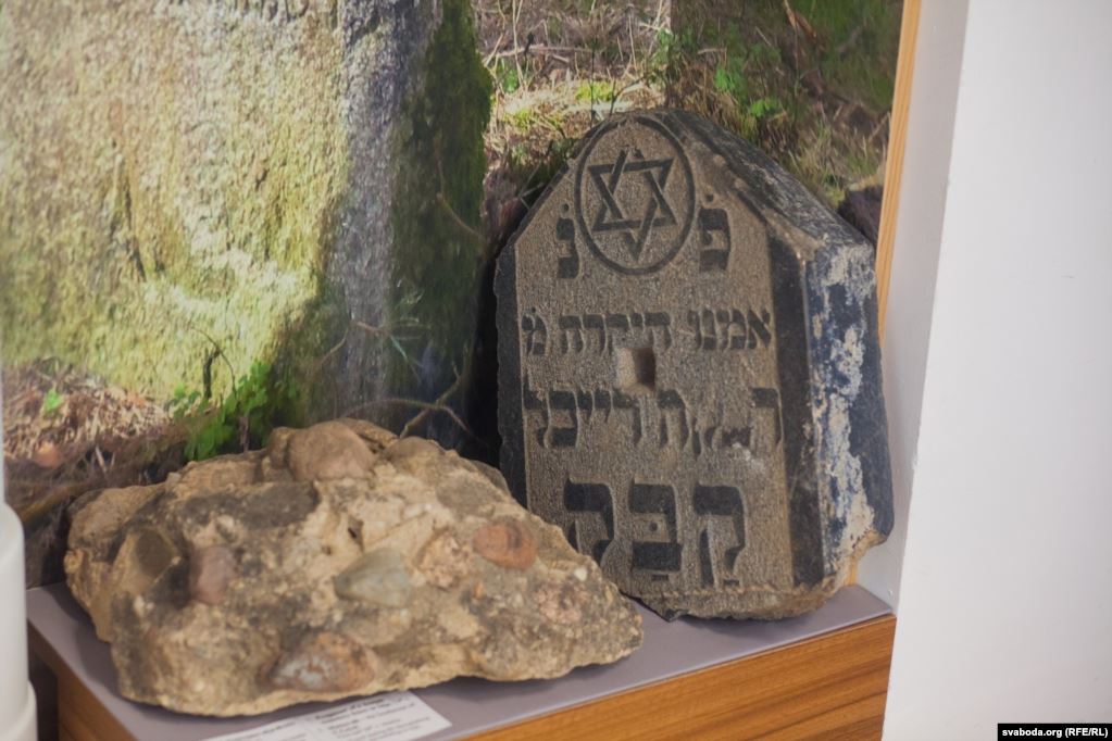 Рабін, цырульня і Статут ВКЛ. Што можна ўбачыць у яўрэйскай экспазіцыі музею ў Іўі. ФОТА