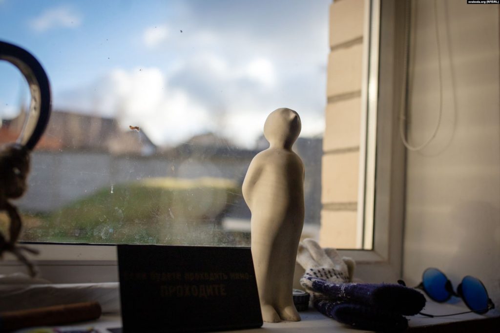 «Я не летаю на метле». Эпатажный священник из Новогрудка о членах, БРСМ, тюрьме, ВИЧ и маме