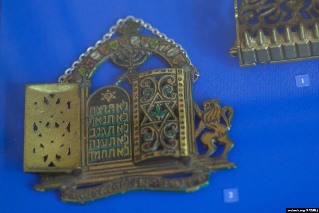 Рабін, цырульня і Статут ВКЛ. Што можна ўбачыць у яўрэйскай экспазіцыі музею ў Іўі. ФОТА