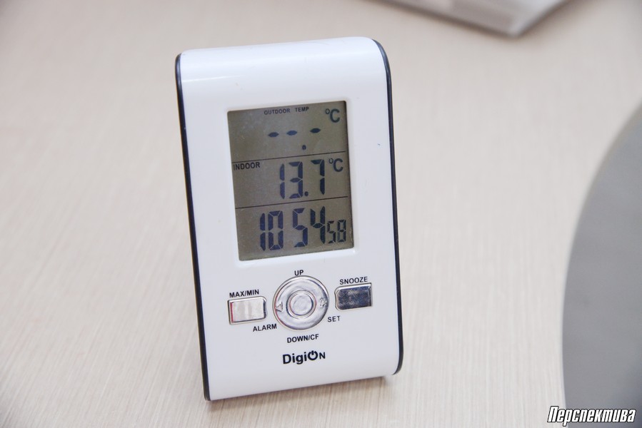 В Гоже парикмахер вынуждена работать в окружении обогревателей