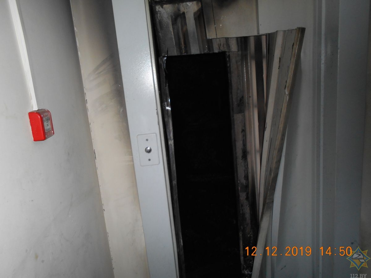 В Гродненской многоэтажке горел лифт. Эвакуировали 11 человек