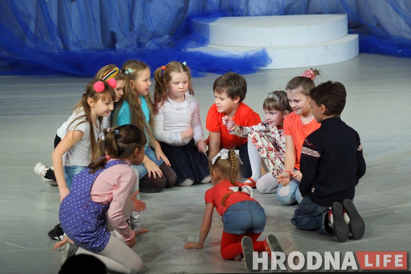 “Ведаеце, як я ўзрадавалася, калі ім панеслі кветкі!” Аксана Плікус расказала аб працы самадзейнага тэатра «Турандот»