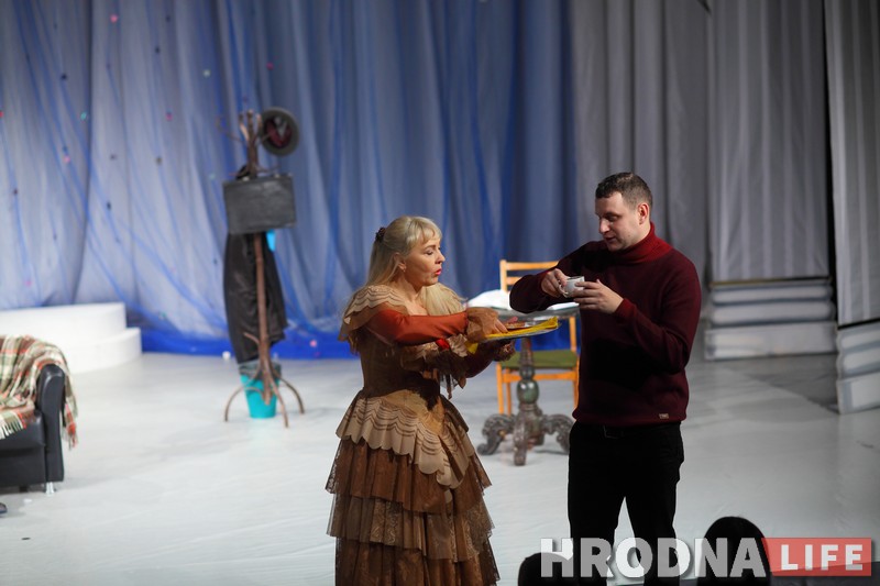 “Ведаеце, як я ўзрадавалася, калі ім панеслі кветкі!” Аксана Плікус расказала аб працы самадзейнага тэатра «Турандот»