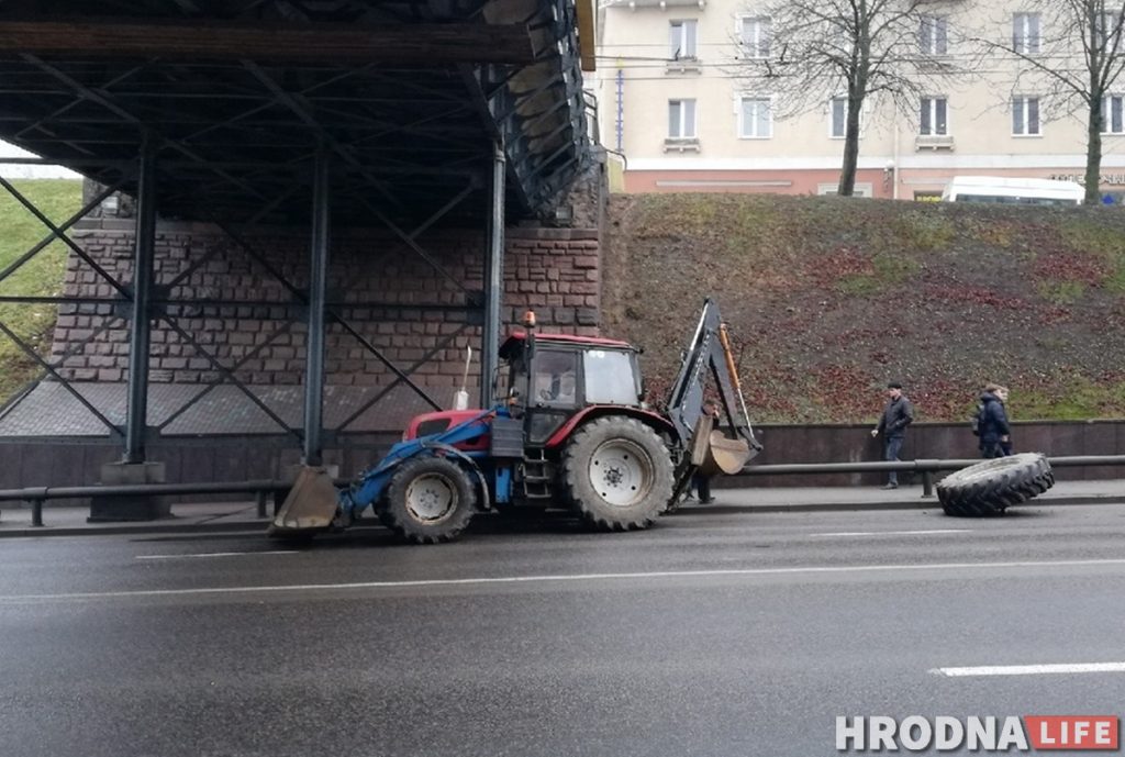 трактор Беларус отвалилось колесо