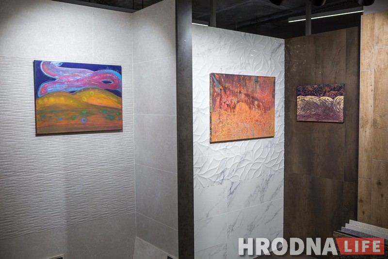 Искусство на фоне дизайна. Выставка Егора Коткина открылась в строительном магазине