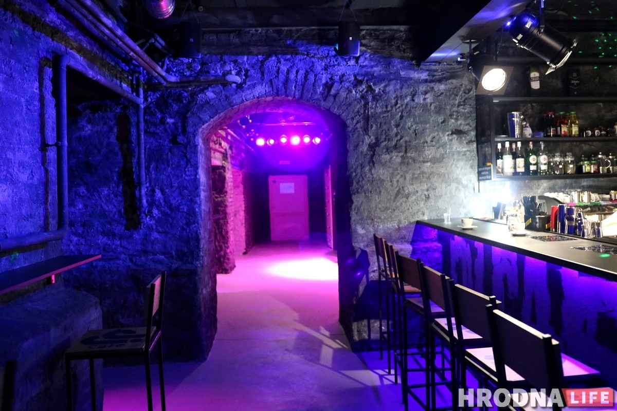 «Папсы дакладна не будзе». На Маставой у падвалах адкрылася Dj Cafe