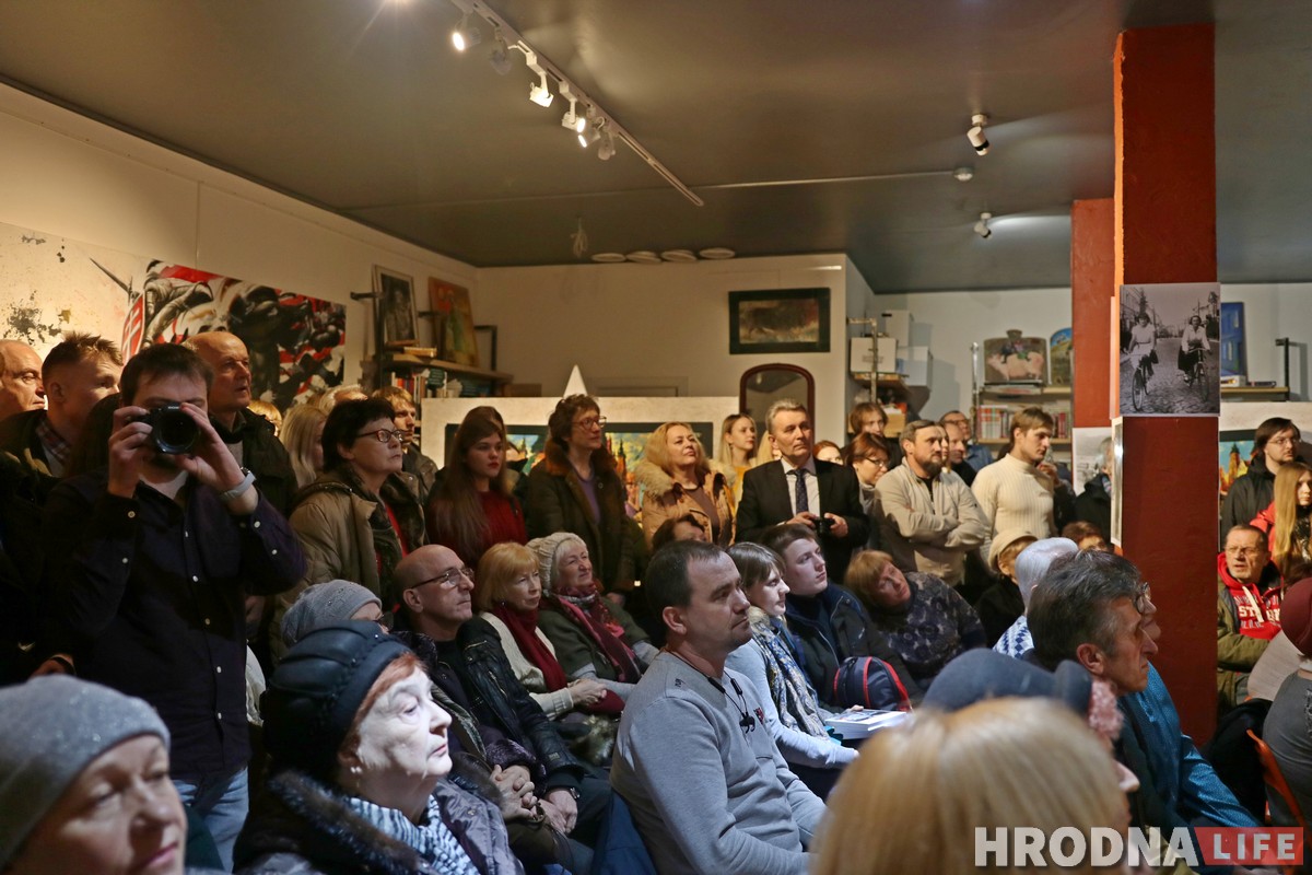 “Хто нас, пенсіянераў, ведаў? А ён зрабіў нас героямі”. У Гродне прадставілі новую кнігу Руслана Кулевіча