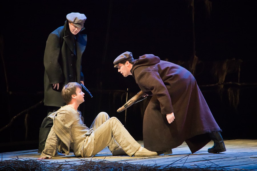 «Людзі на балоце» і «Вечар» у прамым эфіры: працягваюцца анлайн-трансляцыі з Купалаўскага тэатра