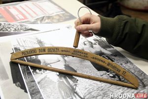 Вешалка з гісторыяй: глядзіце, якую "хрысціянскую" рэч прынёс чытач у рэдакцыю Hrodna.life Вешалка з гісторыяй: глядзіце, якую "хрысціянскую" рэч прынёс чытач у рэдакцыю Hrodna.life