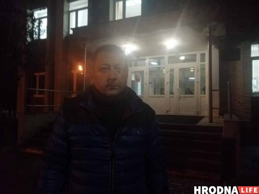 “Вызваліць, бо інвалід”. Мужчыну, што 2 месяцы хаваўся з сынам у Расіі, не пакараюць за збіццё жонкі