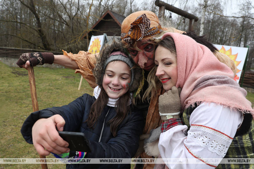 Баба-Яга і бліны на рыдлёўцы. Як у Гродне прайшлі провады зімы Баба-Яга і бліны на рыдлёўцы. Як у Гродне прайшлі провады зімы