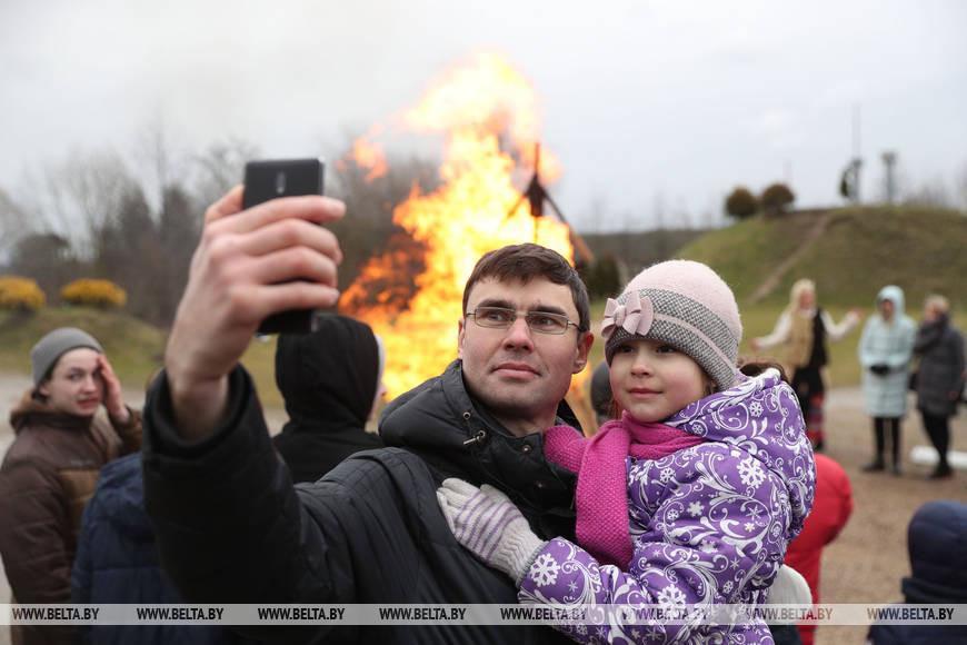 Баба-Яга і бліны на рыдлёўцы. Як у Гродне прайшлі провады зімы Баба-Яга і бліны на рыдлёўцы. Як у Гродне прайшлі провады зімы